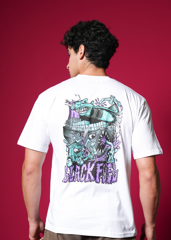 Outlaws White Oversized T-Shirt made of 100% cotton, featuring a relaxed streetwear style and casual fit.