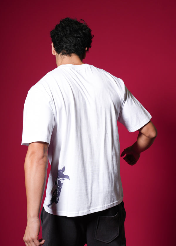 Outlaws white oversized cotton T-shirt with streetwear style, featuring a relaxed fit and casual design.