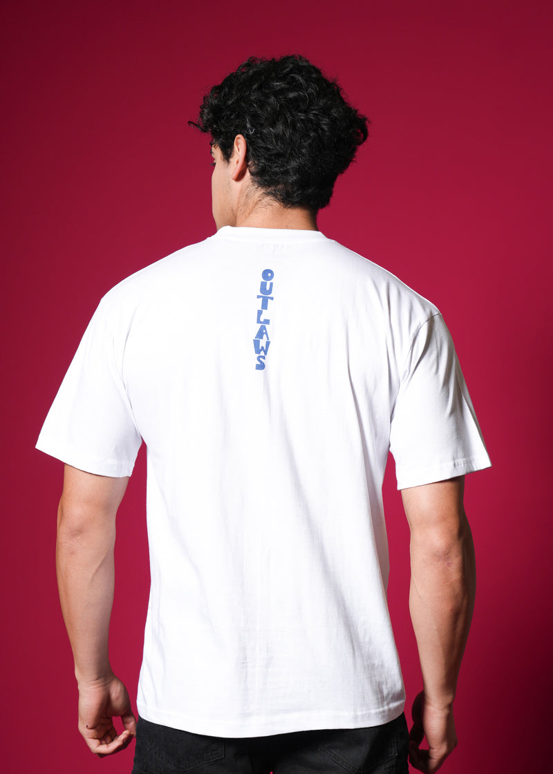Outlaws White Oversized T-Shirt made of 100% cotton, featuring a relaxed streetwear style with a comfortable fit.